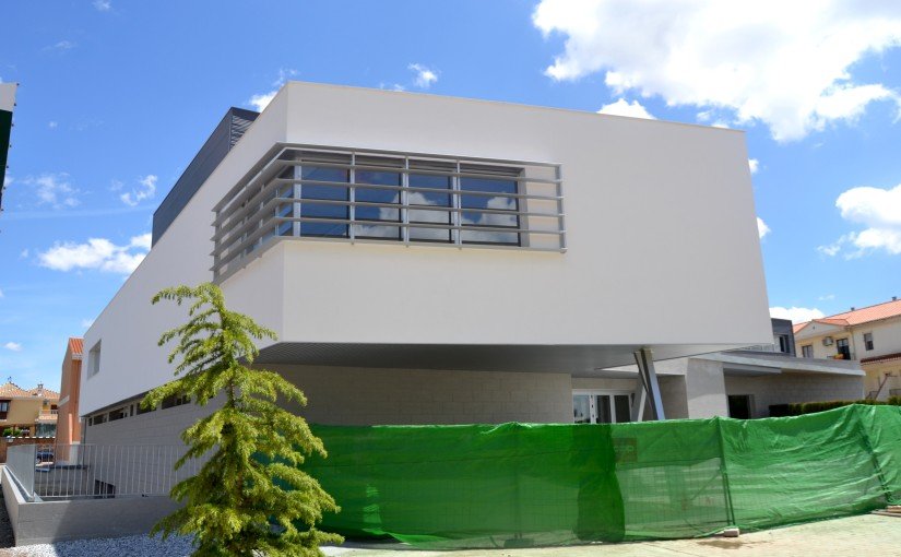 CENTRO ESCÉNICO Y CULTURAL. avenida de américa s/n. purchil (granada) 1er Premio