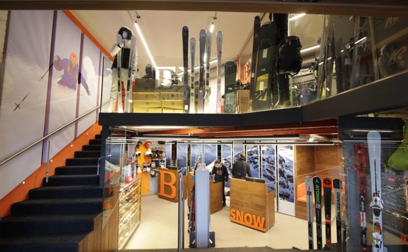 ADECUACIÓN DE LOCAL COMERCIAL. BE SNOW SIERRA NEVADA